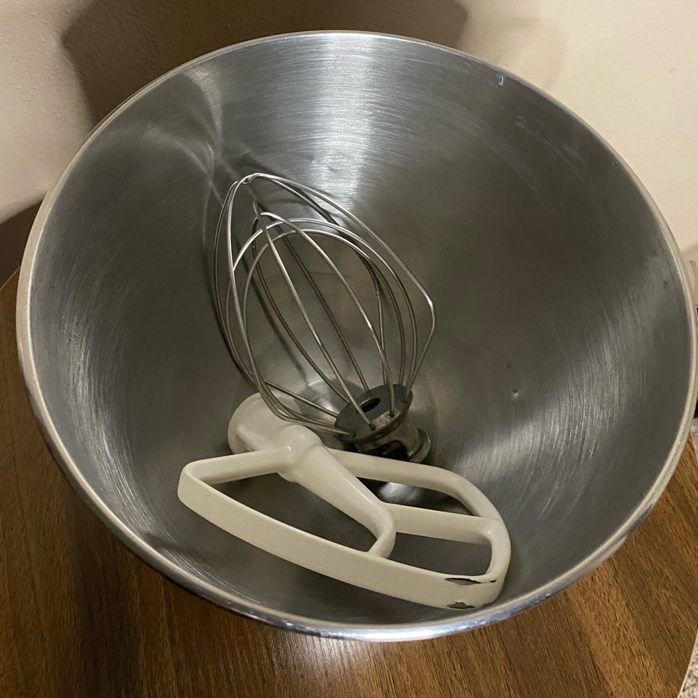 K45 Kitchen aid mixing Bowl with 2 attatchments